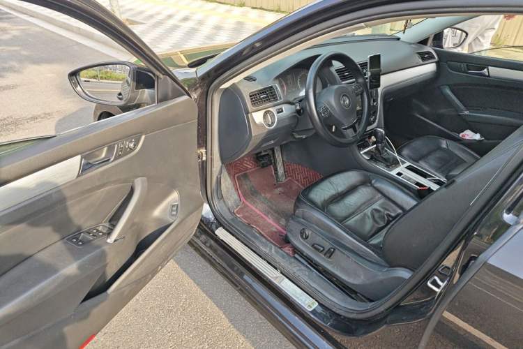 Used Volkswagen Passat 2015 1.8TSI DSG Prestige Edition Driver Seat