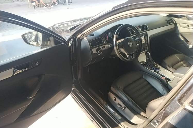 Used Volkswagen Passat 2015 1.8TSI DSG Prestige Edition Driver Seat
