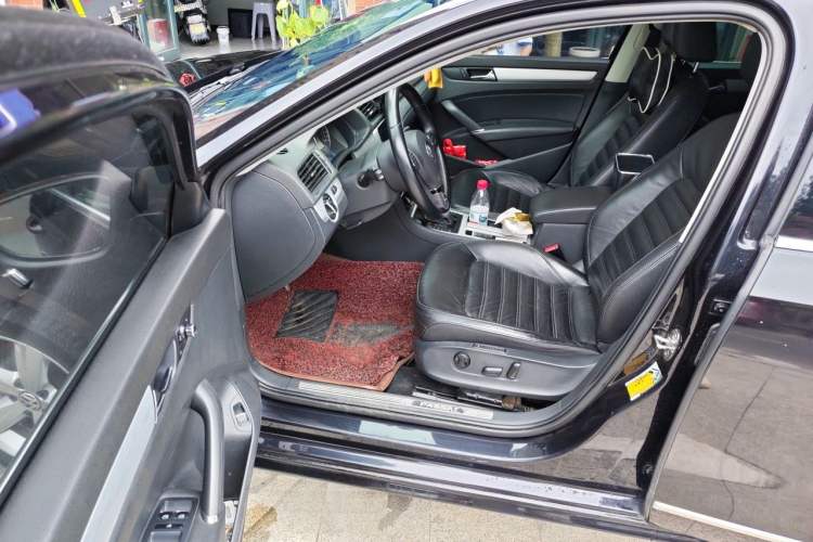 Used Volkswagen Passat 2015 1.8TSI DSG Prestige Edition Driver Seat
