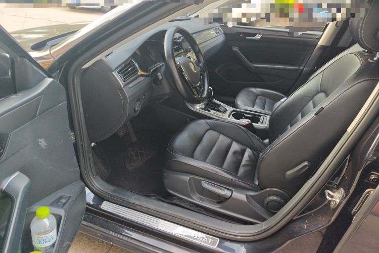 Used Volkswagen Passat 2015 1.8TSI Automatic Prestige Edition Driver Seat