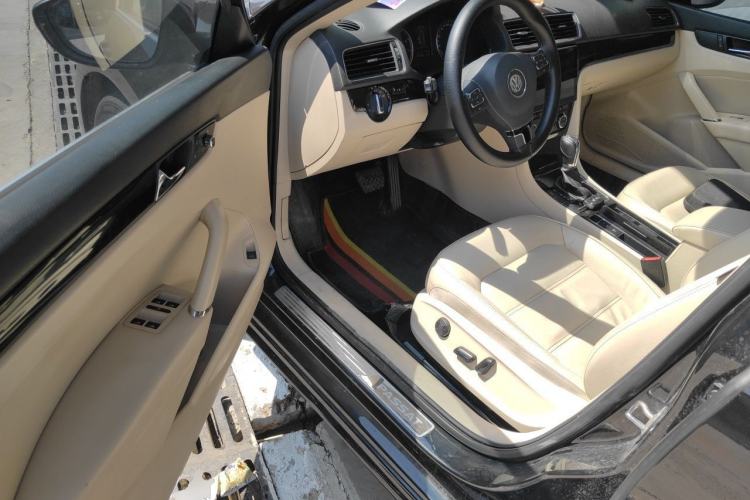 Used Volkswagen Passat 2015 1.8TSI DSG Prestige Edition Driver Seat
