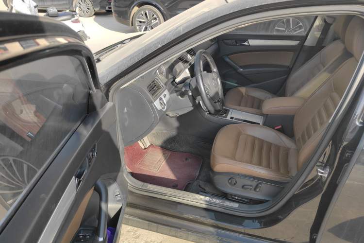 Used Volkswagen Passat 2015 1.8TSI DSG Prestige Edition Driver Seat