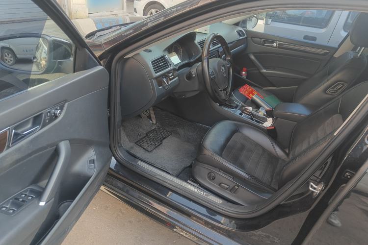Used Volkswagen Passat 2015 1.8TSI DSG Ultimate Edition Driver Seat