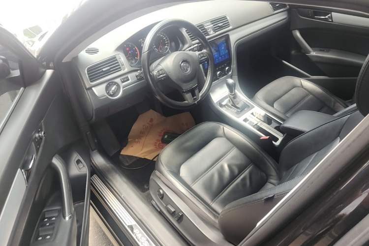 Used Volkswagen Passat 2015 1.8TSI DSG Prestige Edition Driver Seat