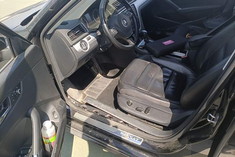 Used Volkswagen Passat 2015 1.8TSI DSG Prestige Edition Driver Seat