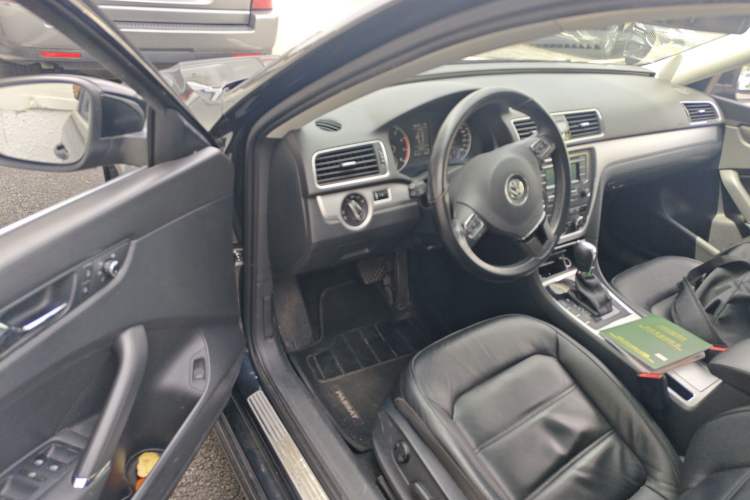 Used Volkswagen Passat 2015 1.8TSI DSG Prestige Edition Driver Seat