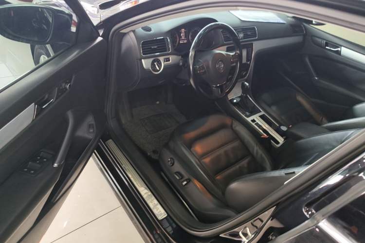 Used Volkswagen Passat 2015 1.8TSI DSG Prestige Edition Driver Seat