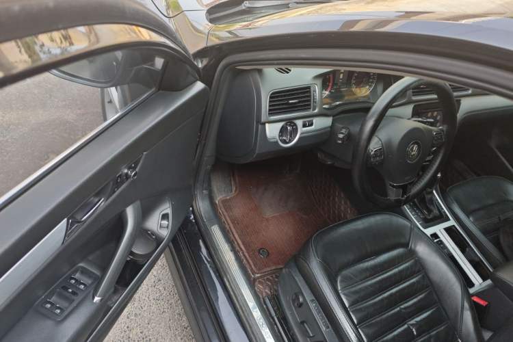 Used Volkswagen Passat 2015 1.8TSI DSG Prestige Edition Driver Seat
