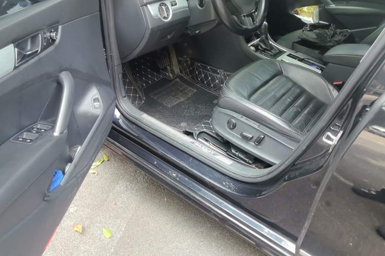 Used Volkswagen Passat 2015 1.8TSI DSG Prestige Edition Driver Seat