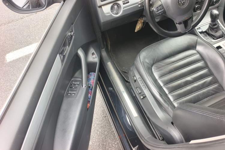 Used Volkswagen Passat 2015 1.8TSI DSG Prestige Edition Driver Seat