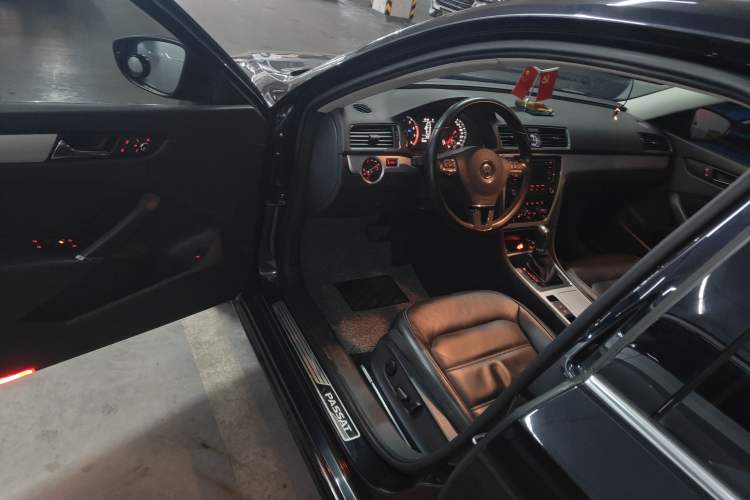 Used Volkswagen Passat 2015 1.8TSI DSG Prestige Edition Driver Seat
