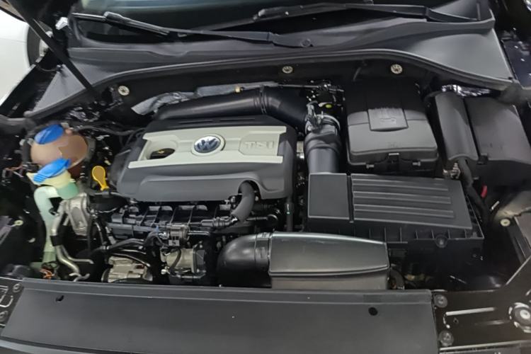 Used Volkswagen Passat 2015 1.8TSI DSG Prestige Edition Engine Bay