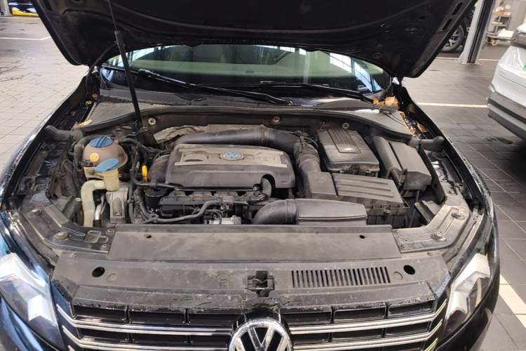 Used Volkswagen Passat 2015 1.8TSI DSG Prestige Edition Engine Bay
