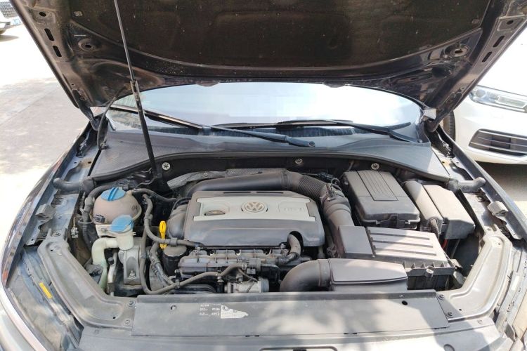 Used Volkswagen Passat 2015 1.8TSI Automatic Prestige Edition Engine Bay