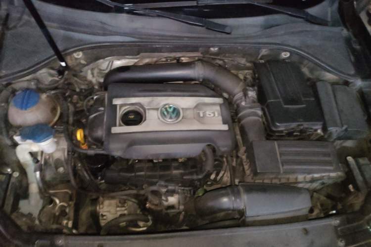 Used Volkswagen Passat 2015 1.8TSI DSG Prestige Edition Engine Bay