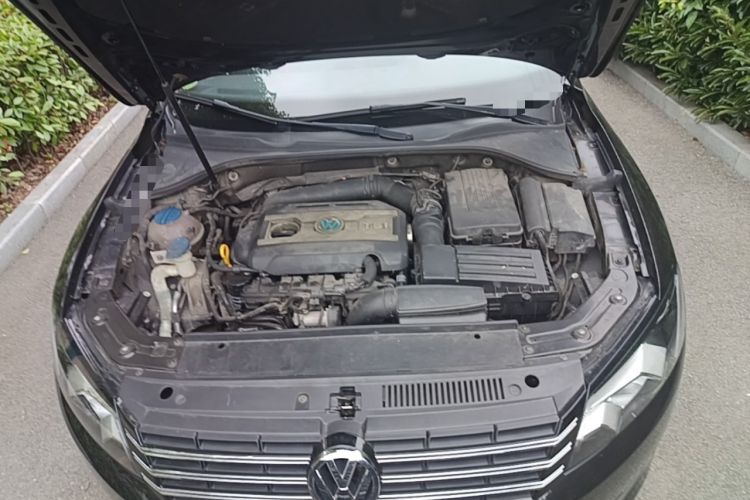 Used Volkswagen Passat 2015 1.8TSI Automatic Prestige Edition Engine Bay