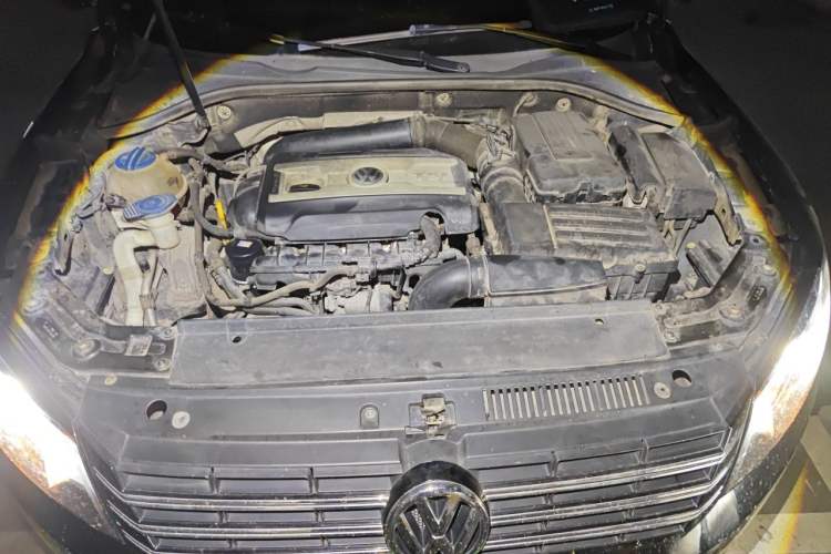 Used Volkswagen Passat 2015 1.8TSI Automatic Prestige Edition Engine Bay