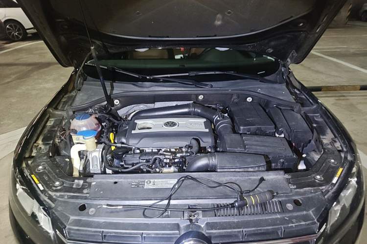 Used Volkswagen Passat 2015 1.8TSI DSG Prestige Edition Engine Bay