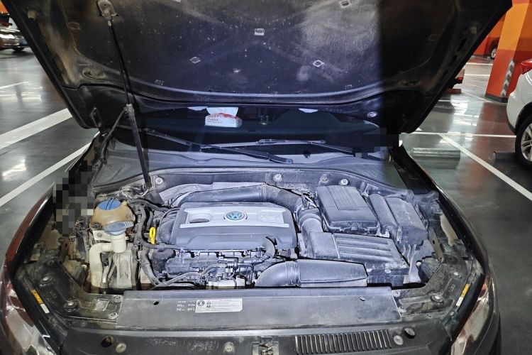 Used Volkswagen Passat 2015 1.8TSI DSG Prestige Edition Engine Bay