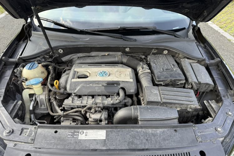 Used Volkswagen Passat 2015 1.8TSI DSG Prestige Edition Engine Bay