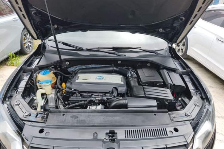 Used Volkswagen Passat 2015 1.8TSI DSG Prestige Edition Engine Bay