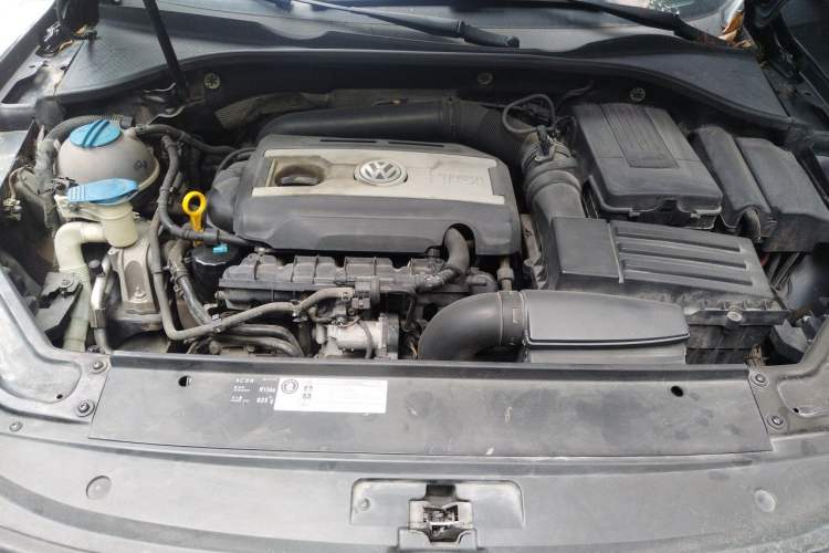 Used Volkswagen Passat 2015 1.8TSI DSG Luxury Edition Engine Bay