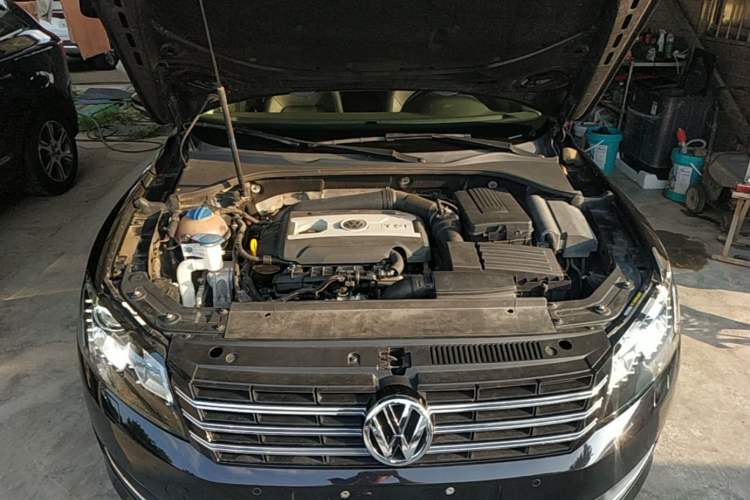 Used Volkswagen Passat 2015 1.8TSI DSG Prestige Edition Engine Bay