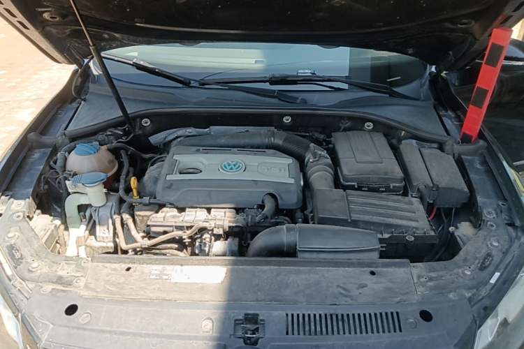 Used Volkswagen Passat 2015 1.8TSI DSG Prestige Edition Engine Bay