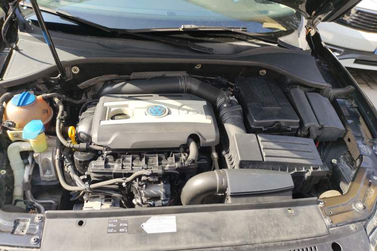 Used Volkswagen Passat 2015 1.8TSI DSG Prestige Edition Engine Bay