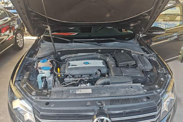 Used Volkswagen Passat 2015 1.8TSI DSG Prestige Edition Engine Bay