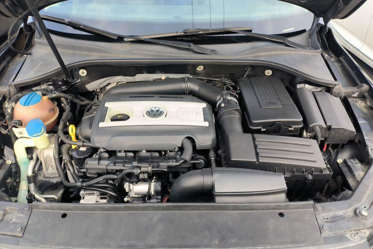 Used Volkswagen Passat 2015 1.8TSI DSG Prestige Edition Engine Bay