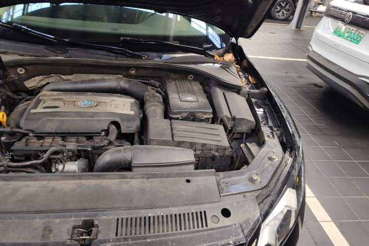 Used Volkswagen Passat 2015 1.8TSI DSG Prestige Edition Engine Bay Left