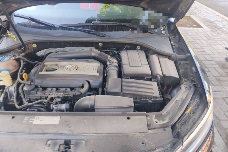 Used Volkswagen Passat 2015 1.8TSI DSG Luxury Edition Engine Bay Left