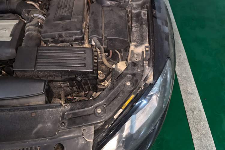 Used Volkswagen Passat 2015 1.8TSI DSG Prestige Edition Engine Bay Left