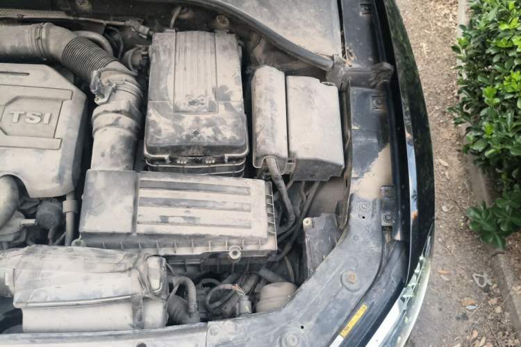 Used Volkswagen Passat 2015 1.8TSI DSG Prestige Edition Engine Bay Left