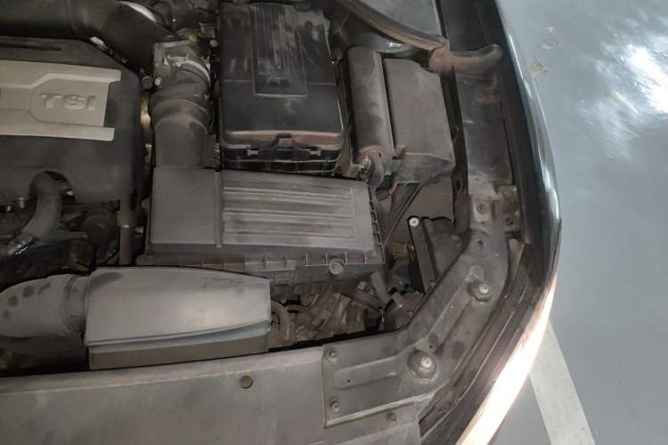 Used Volkswagen Passat 2015 1.8TSI DSG Prestige Edition Engine Bay Left