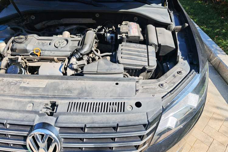 Used Volkswagen Passat 2015 1.4TSI DSG Prestige Edition Engine Bay Left