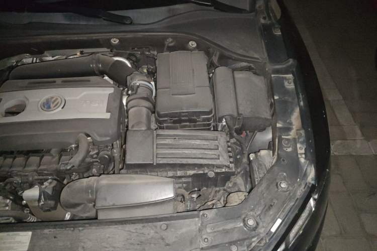 Used Volkswagen Passat 2015 1.8TSI DSG Prestige Edition Engine Bay Left