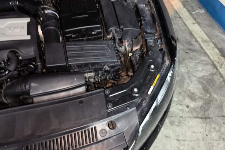 Used Volkswagen Passat 2015 1.8TSI DSG Prestige Edition Engine Bay Left