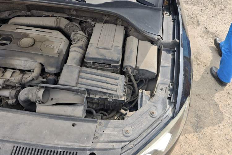 Used Volkswagen Passat 2015 1.8TSI DSG Prestige Edition Engine Bay Left
