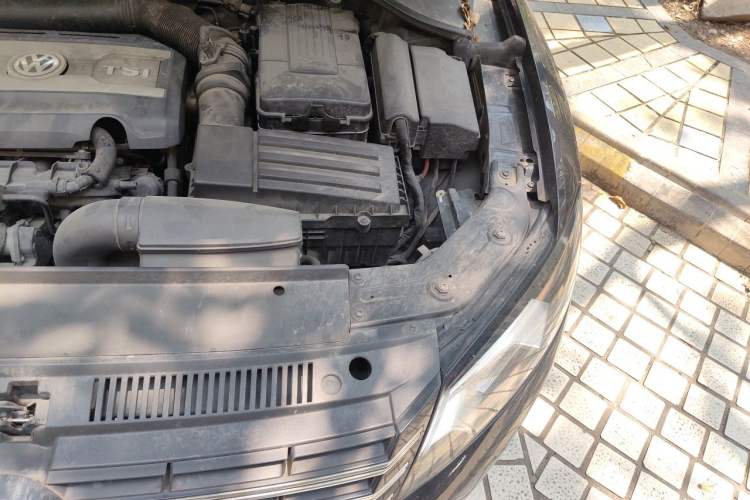 Used Volkswagen Passat 2015 1.8TSI DSG Prestige Edition Engine Bay Left