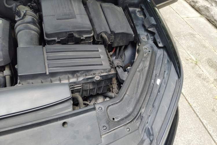 Used Volkswagen Passat 2015 1.8TSI DSG Luxury Edition Engine Bay Left