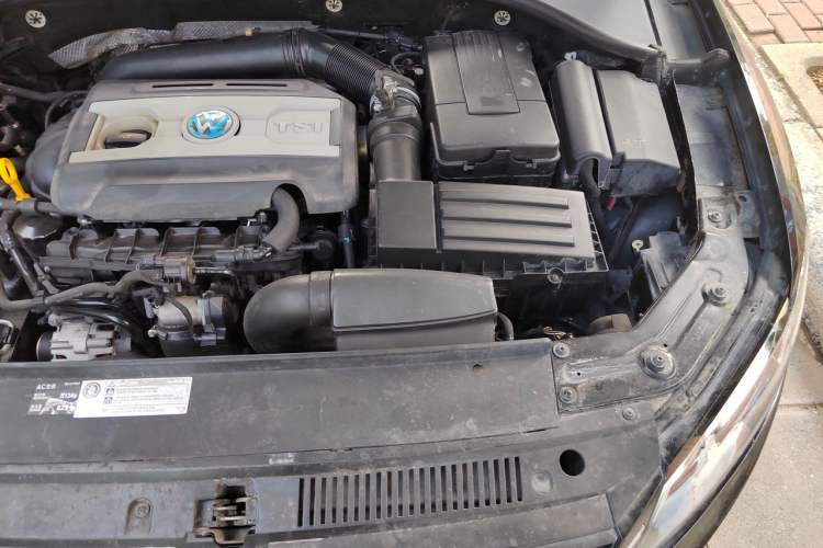 Used Volkswagen Passat 2015 1.8TSI DSG Prestige Edition Engine Bay Left