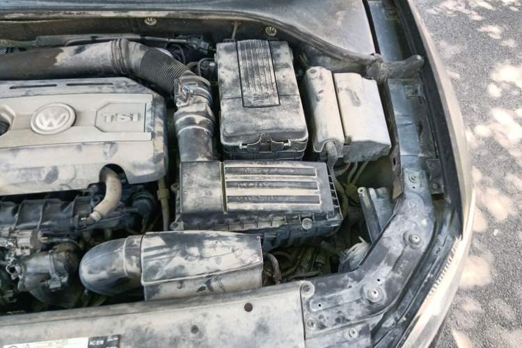 Used Volkswagen Passat 2015 1.8TSI DSG Prestige Edition Engine Bay Left