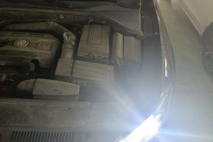 Used Volkswagen Passat 2015 1.8TSI DSG Prestige Edition Engine Bay Left