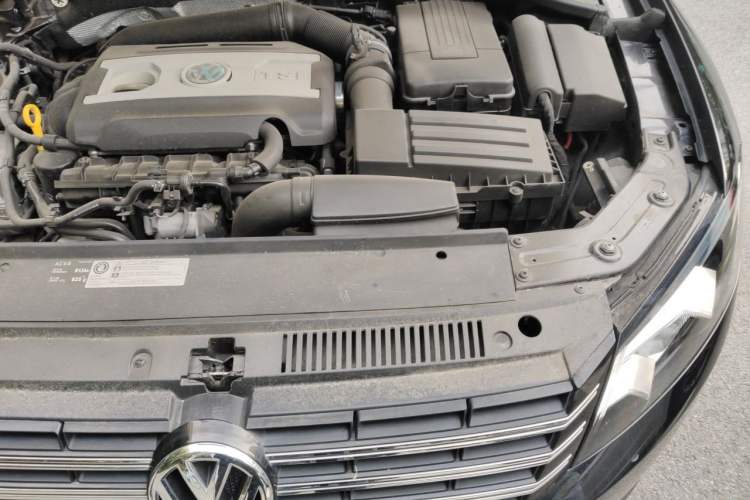 Used Volkswagen Passat 2015 1.8TSI DSG Prestige Edition Engine Bay Left