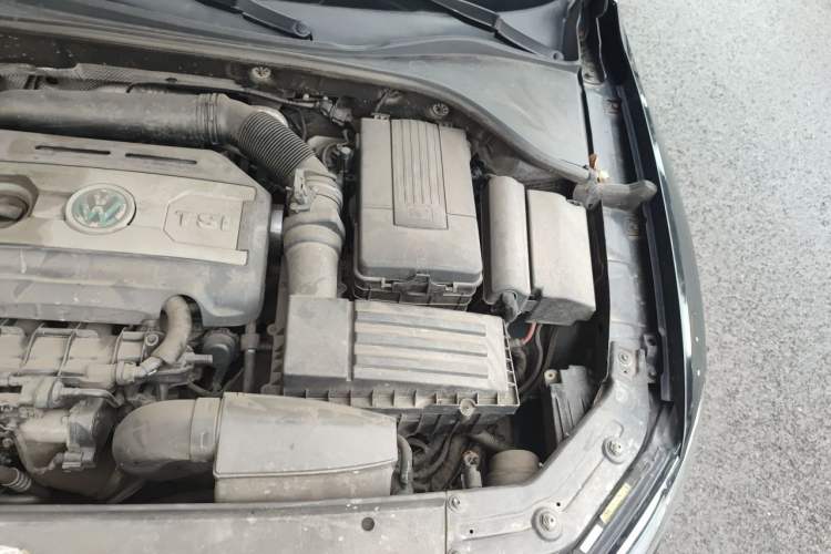 Used Volkswagen Passat 2015 1.8TSI DSG Prestige Edition Engine Bay Left