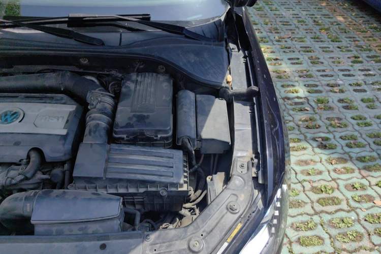 Used Volkswagen Passat 2015 1.8TSI DSG Prestige Edition Engine Bay Left