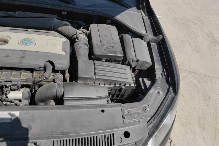 Used Volkswagen Passat 2015 1.8TSI DSG Prestige Edition Engine Bay Left