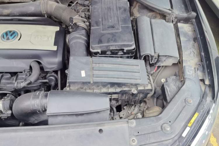 Used Volkswagen Passat 2015 1.8TSI DSG Prestige Edition Engine Bay Left